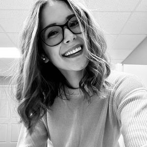 Meet your Posher, Adrienne